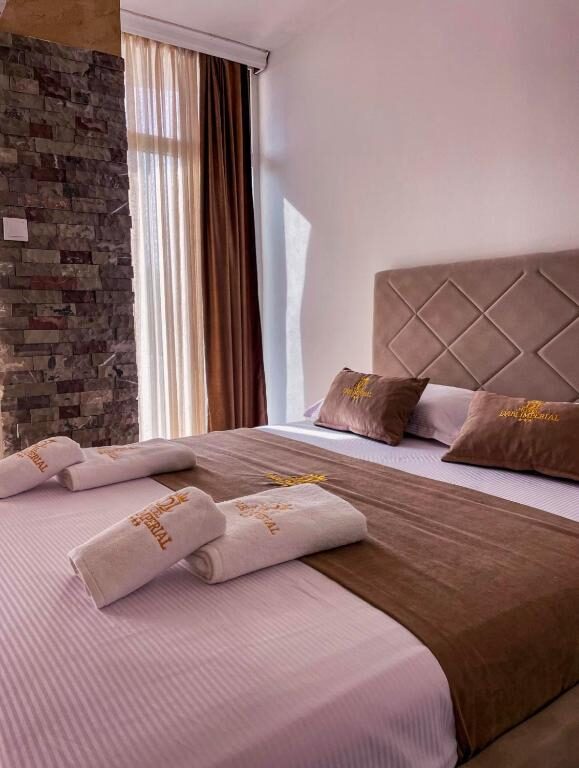 Guest room with balcony and garden view